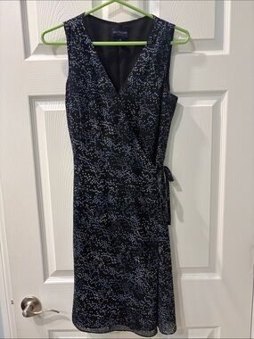 Ann Taylor Navy Blue Sleeveless Wrap Midi Dress w Light Blue Dot Print Size 4P